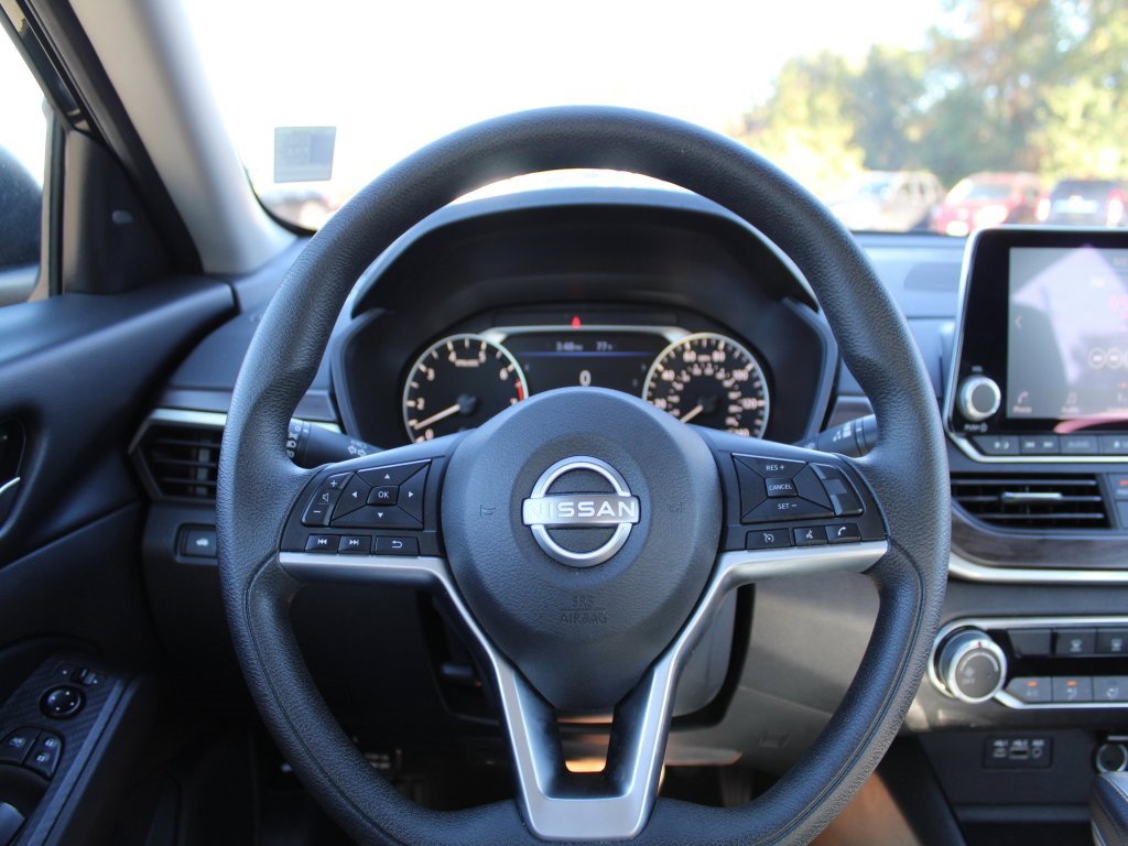 Used 2024 Nissan Altima 2.5 SV image 15