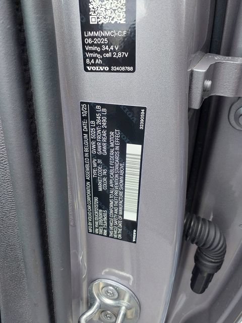 Certified 2026 Volvo XC40 B5 Plus AWD/4WD image 27
