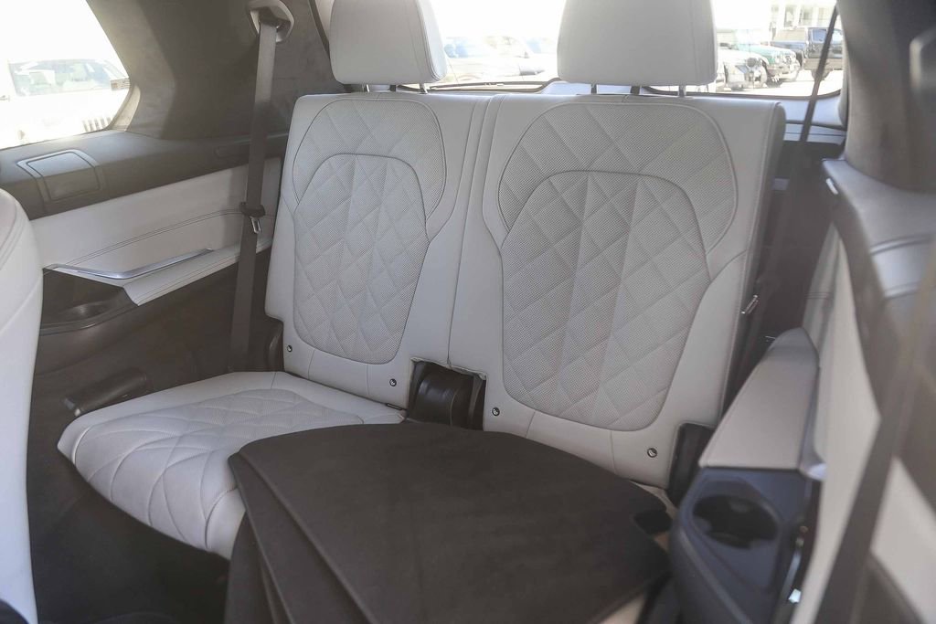 Certified 2025 BMW X7 xDrive40i w/ M Sport Package AWD/4WD image 16