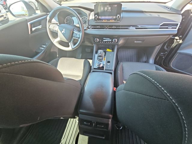 Used 2023 Mitsubishi Outlander ES AWD/4WD image 23