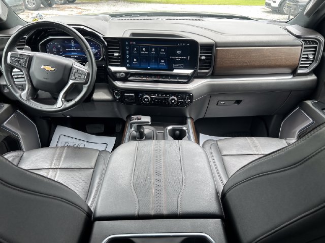 Used 2024 Chevrolet Silverado 1500 High Country w/ Technology Package AWD/4WD image 12
