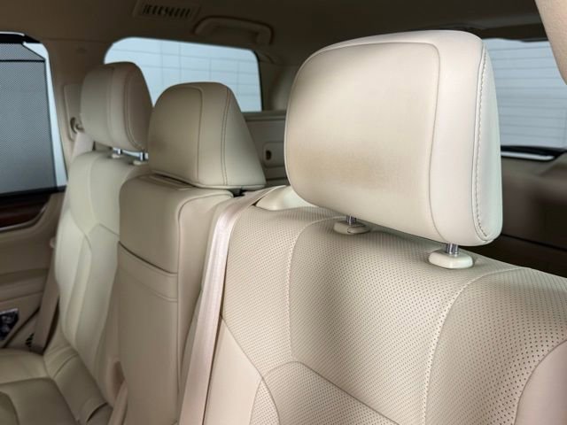 Used 2021 Lexus LX 570 4WD w/ Luxury Package image 28