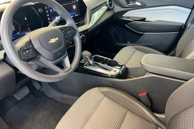 Used 2025 Chevrolet Trax LT FWD image 10