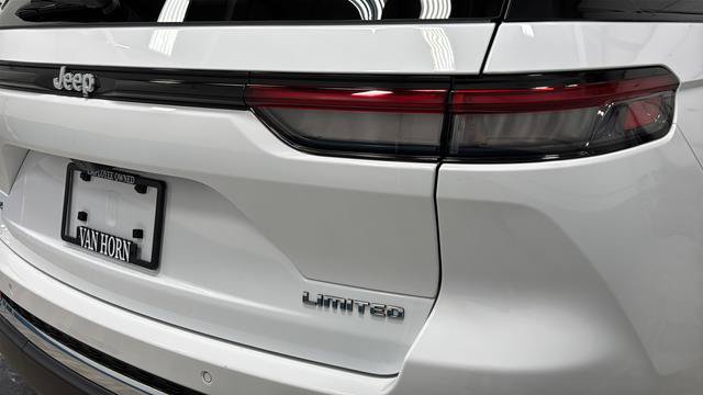 Used 2022 Jeep Grand Cherokee Limited AWD/4WD image 41