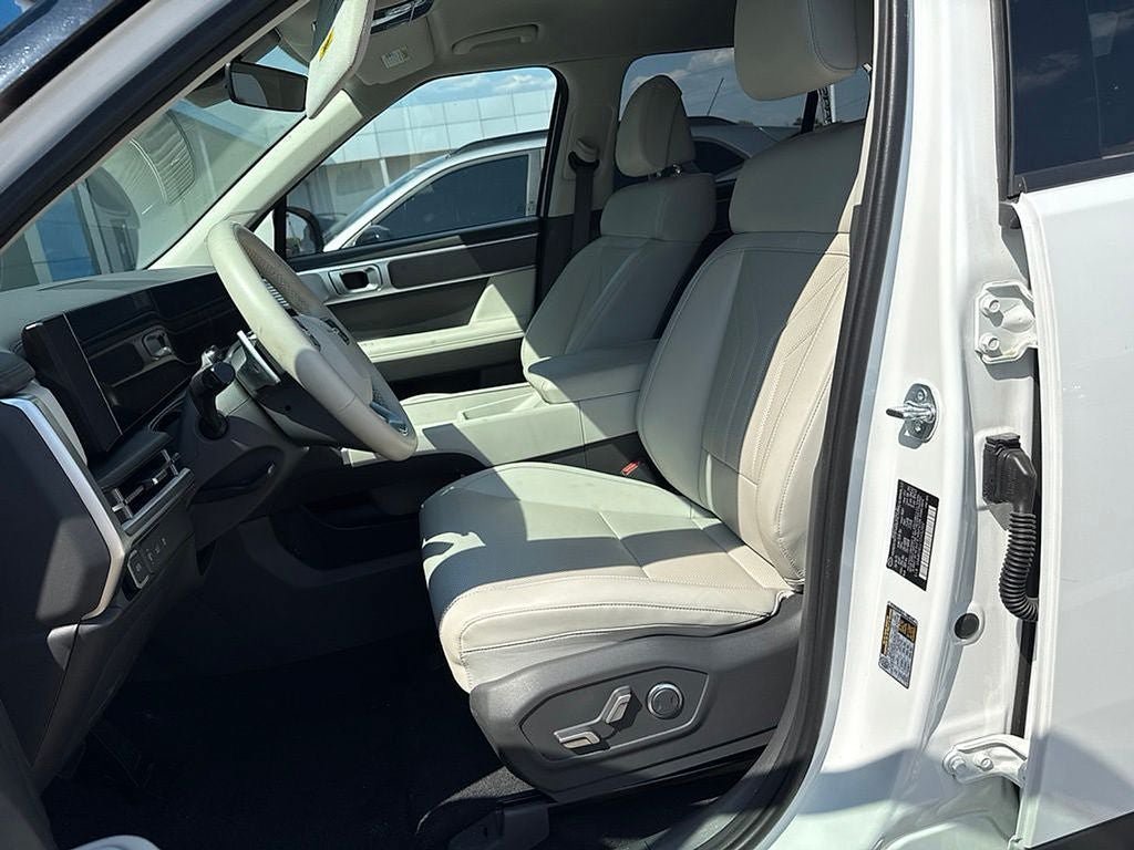 Used 2026 Hyundai Santa Fe SEL FWD image 8