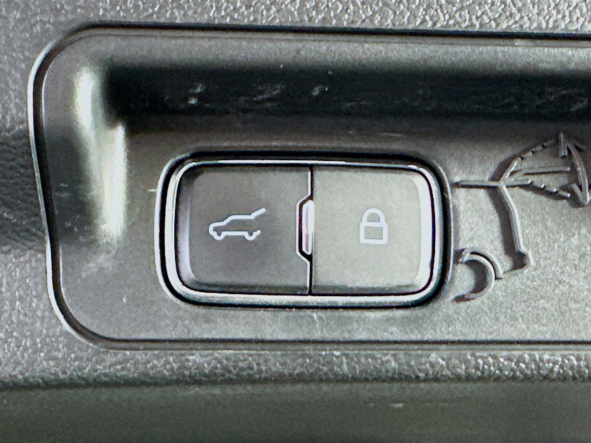 Used 2024 Ford Explorer Limited image 32