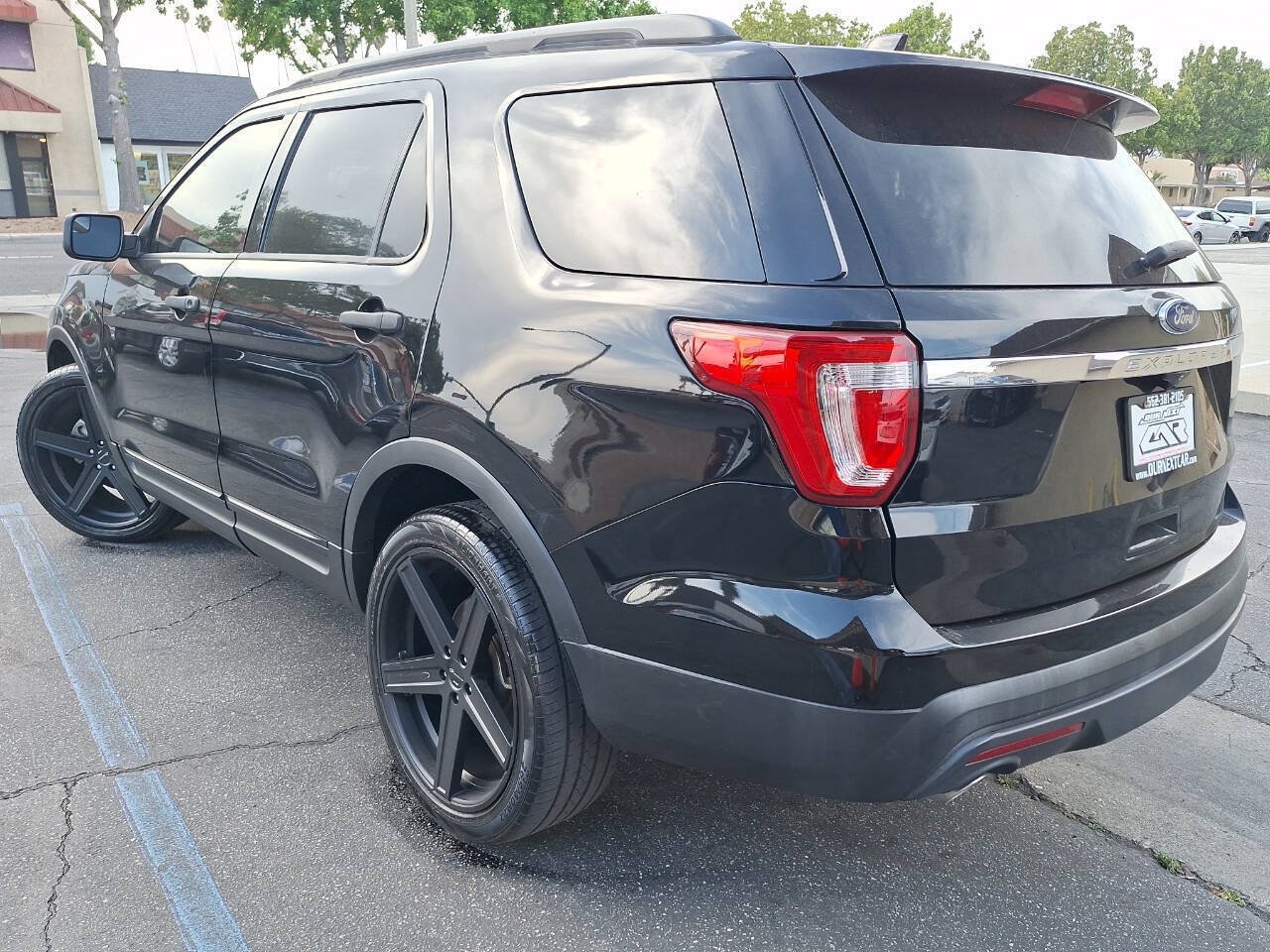 Used 2016 Ford Explorer FWD image 3