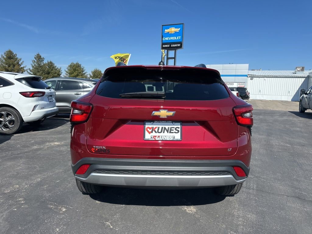 Used 2025 Chevrolet Trax LT FWD image 9
