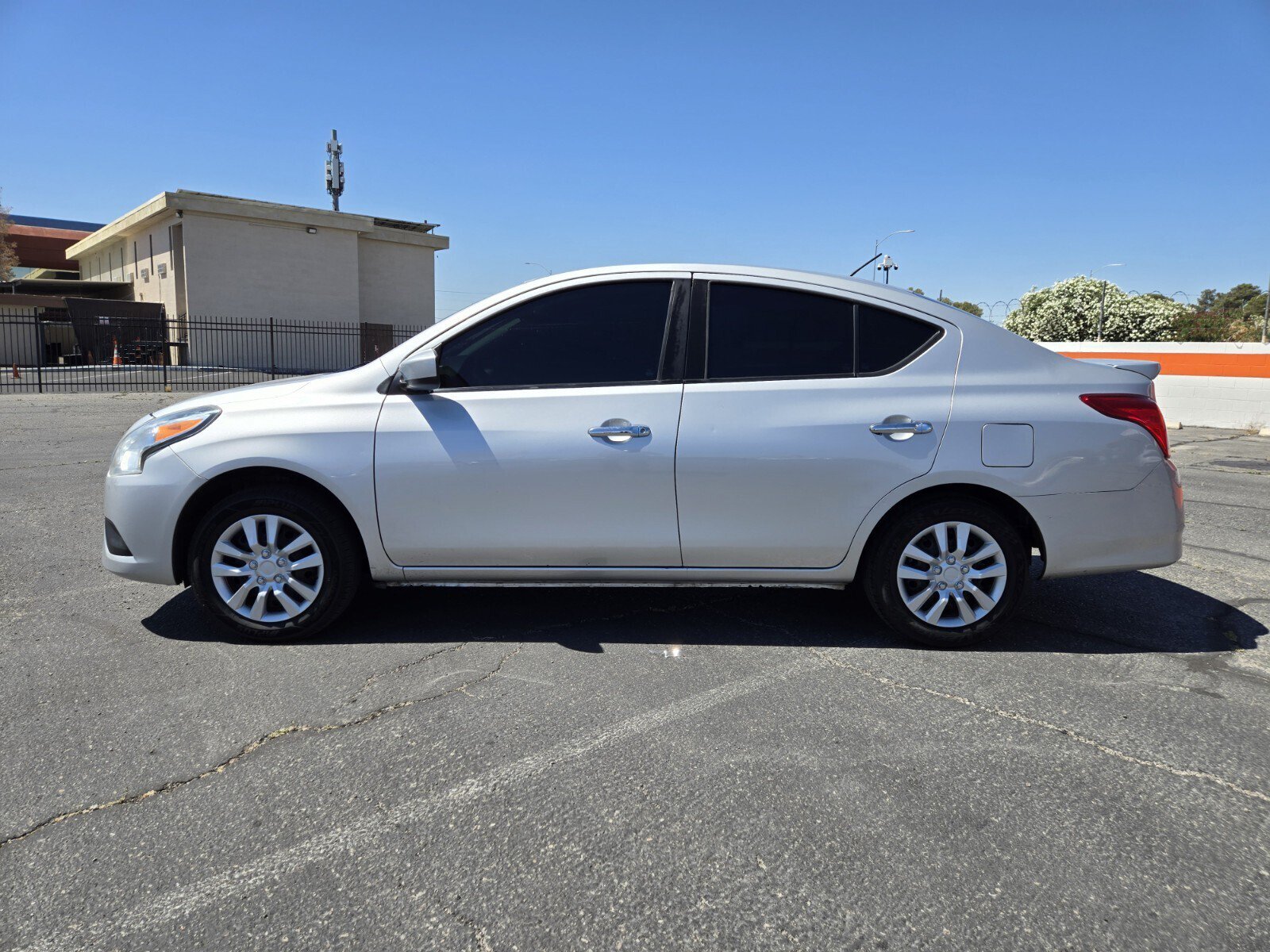Used 2016 Nissan Versa SV FWD image 2