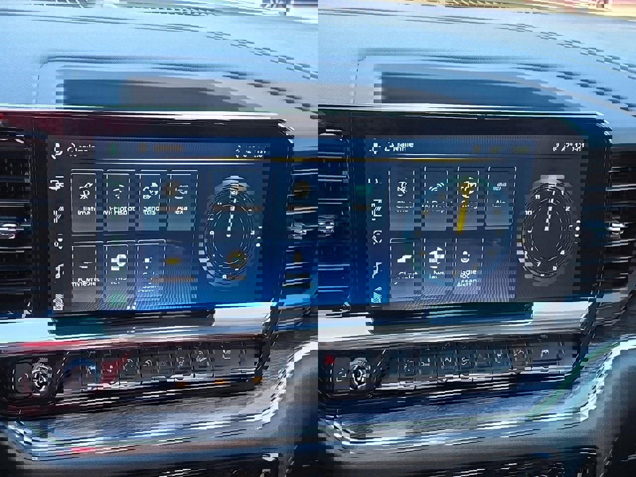 Certified 2025 Chevrolet Silverado 1500 LTZ w/ LTZ Premium Package image 18