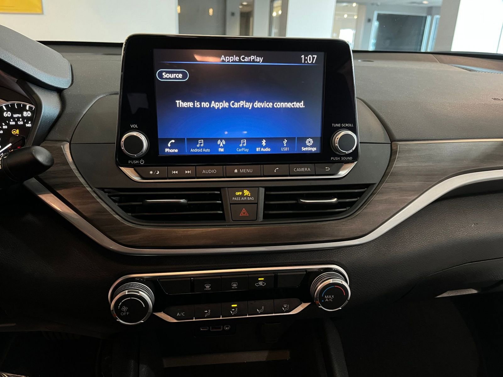 Used 2025 Nissan Altima 2.5 SV image 17