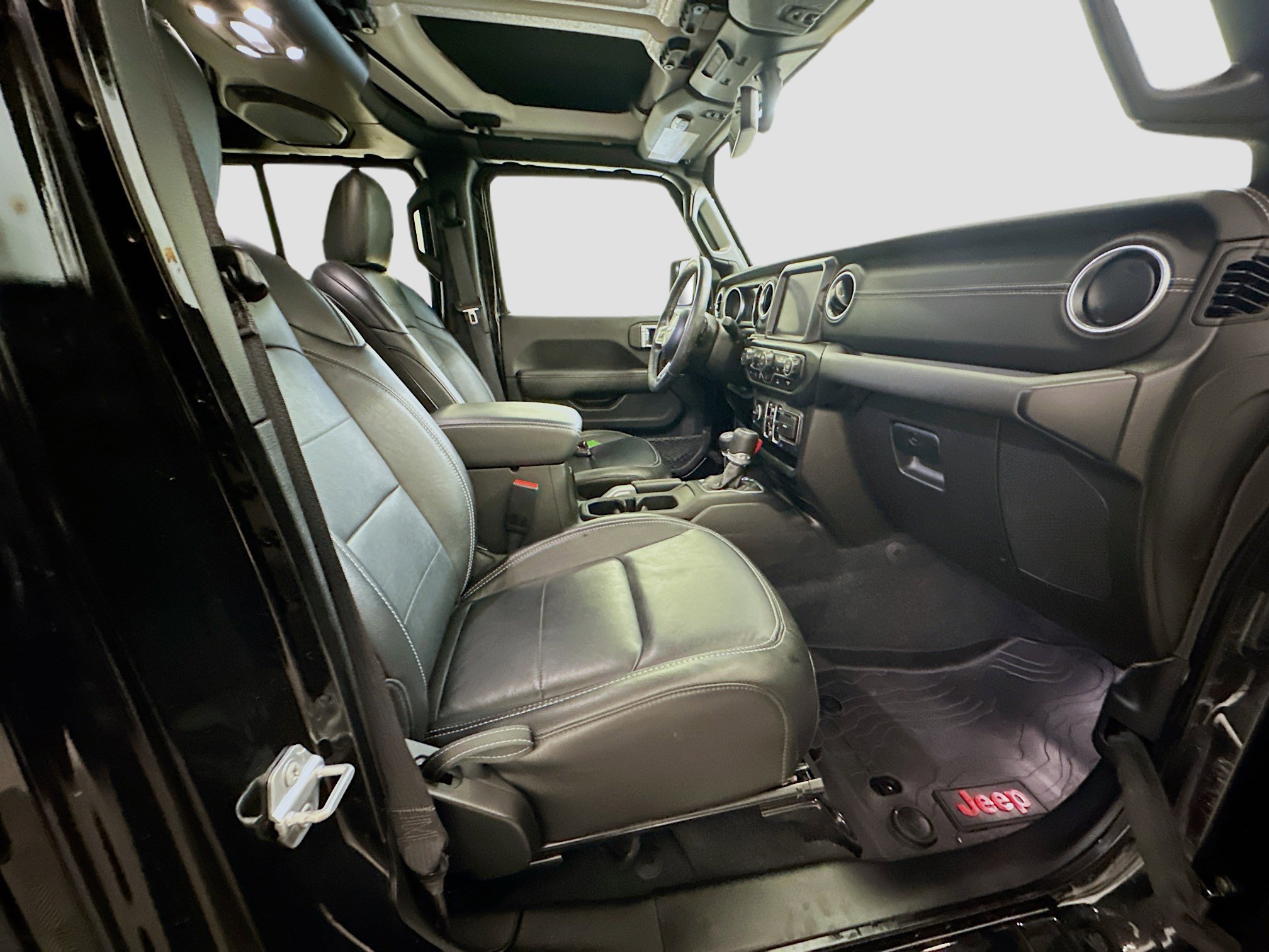 Used 2022 Jeep Wrangler Sahara w/ Cold Weather Group image 31