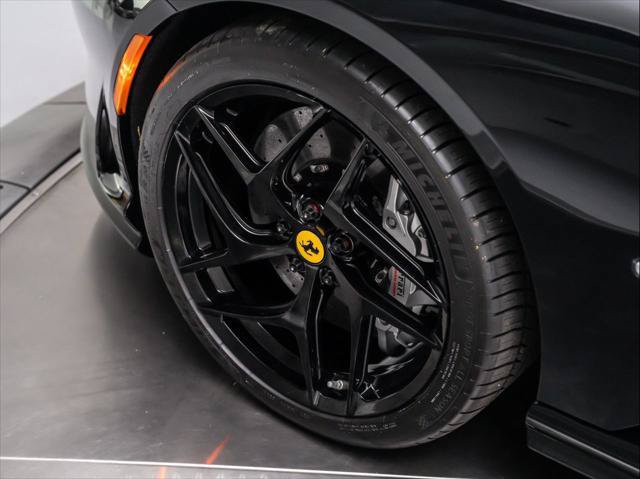 Used 2020 Ferrari 812 Superfast RWD image 13