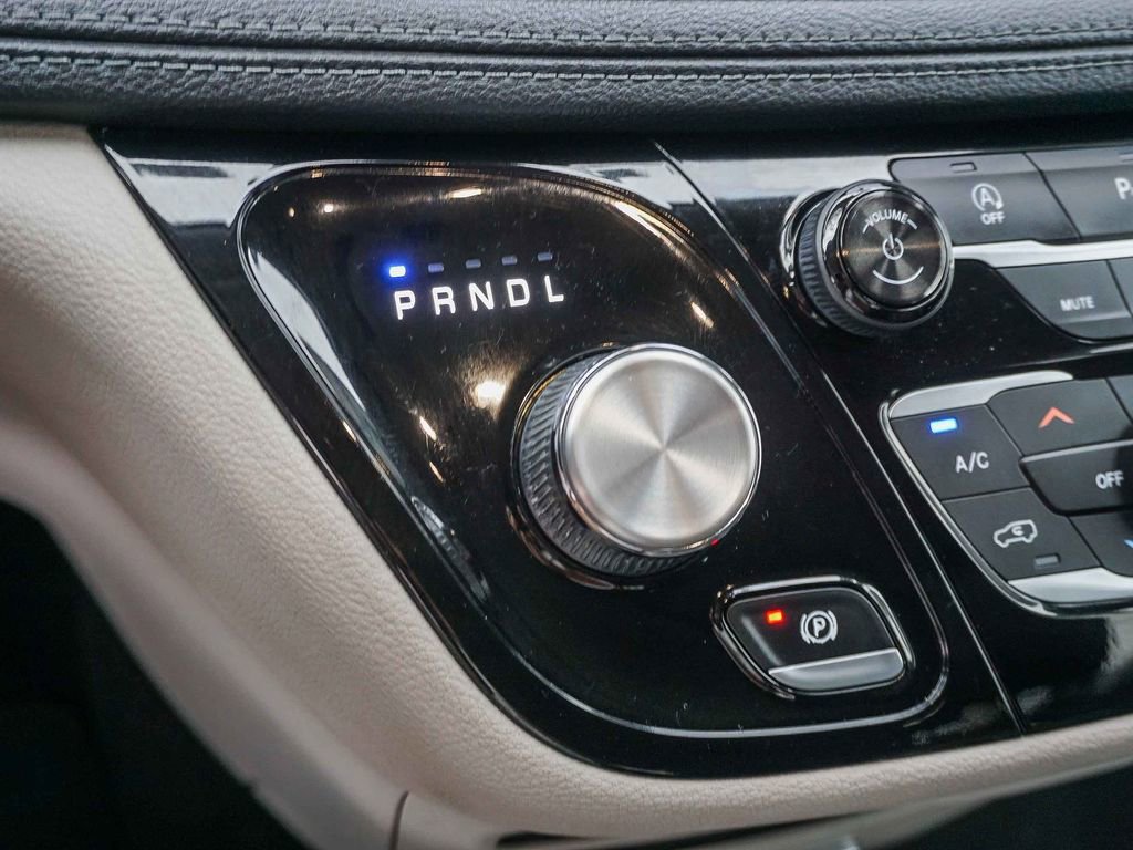 Used 2018 Chrysler Pacifica Limited FWD image 22