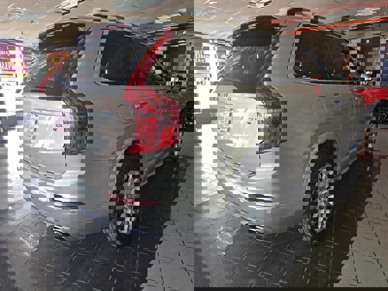 Used 2016 Volvo XC90 T6 Momentum w/ Momentum Plus Package image 4