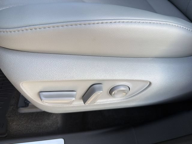 Certified 2025 Toyota Highlander Limited FWD image 27