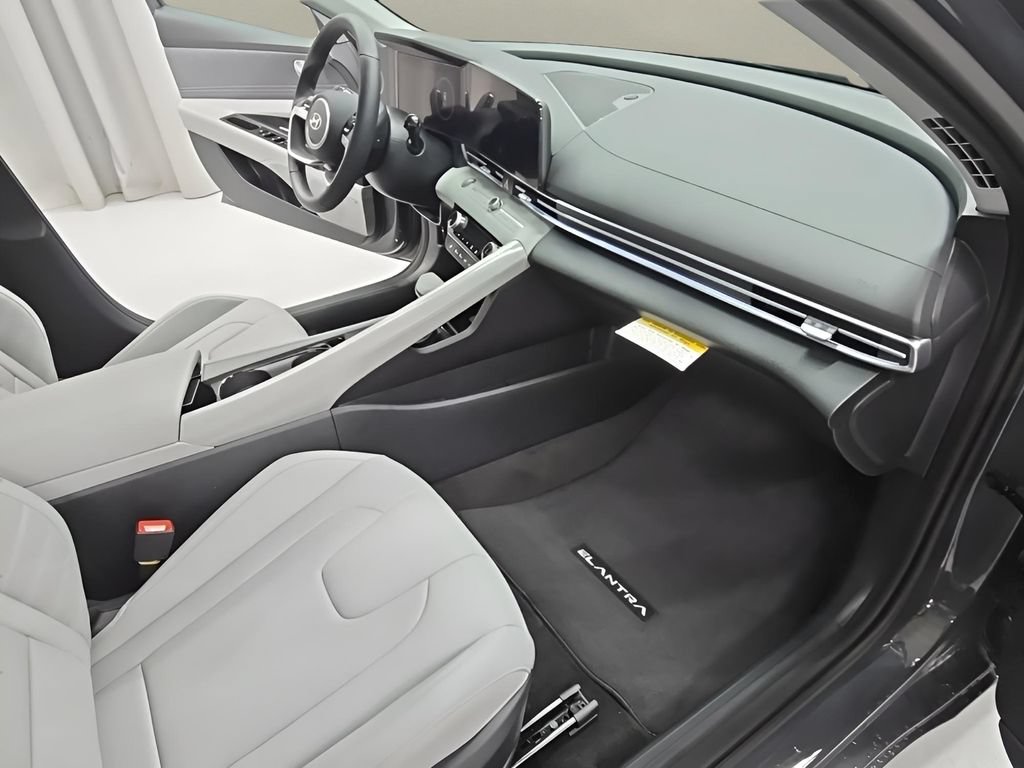 New 2026 Hyundai Elantra Limited FWD image 19