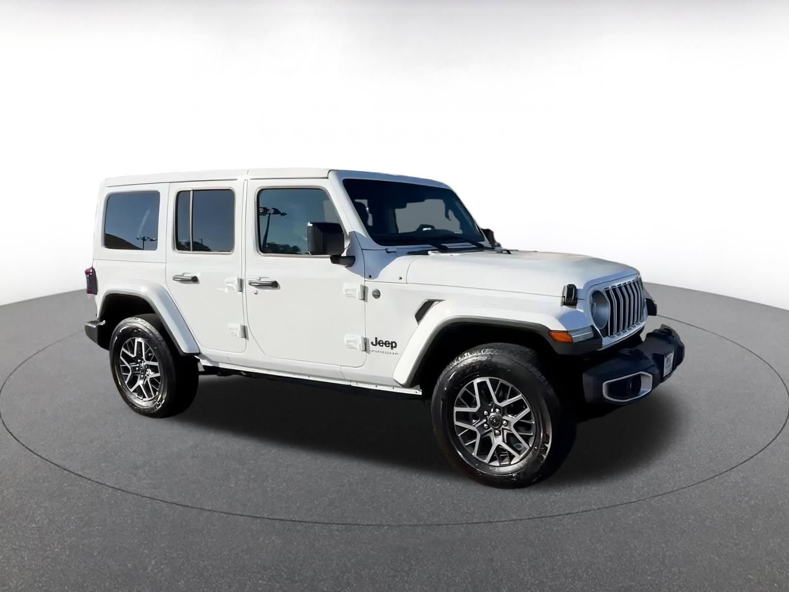 Used 2025 Jeep Wrangler Sahara image 2