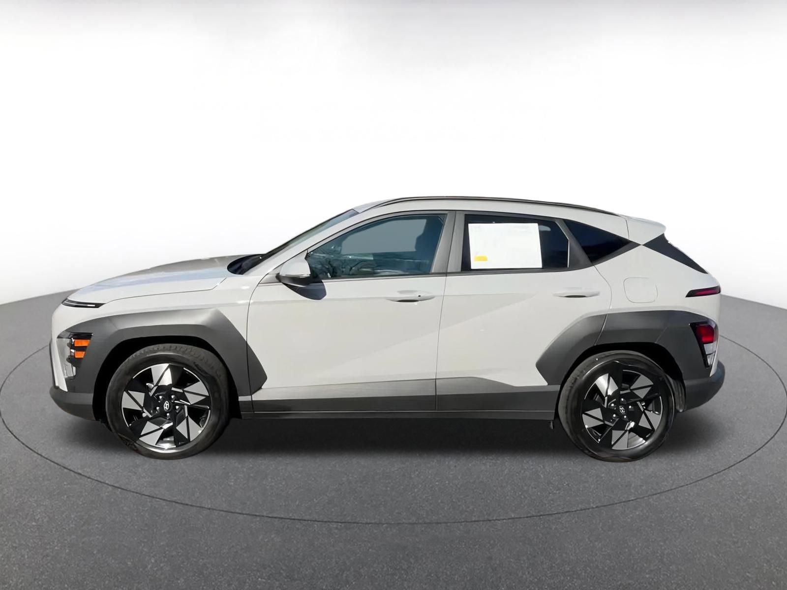 Used 2025 Hyundai Kona SEL image 9