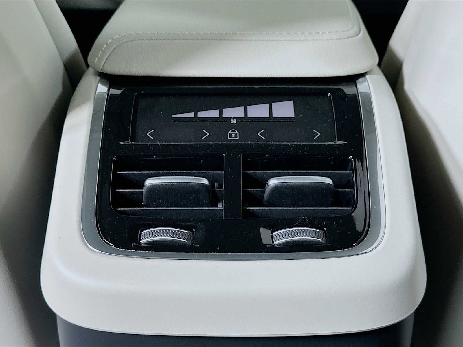 New 2026 Volvo XC60 B5 Ultra w/ Climate Package PRO image 24