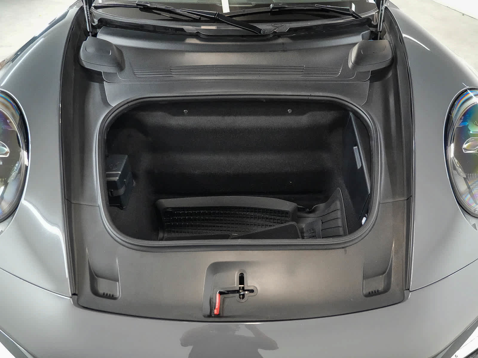 Certified 2025 Porsche 911 Carrera RWD image 30