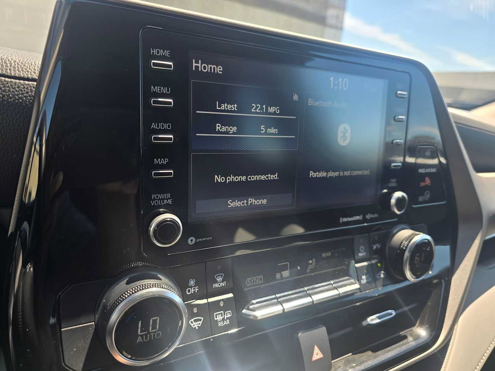 Used 2022 Toyota Highlander LE AWD/4WD image 27