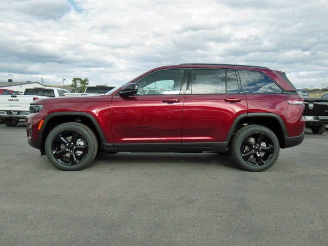 New 2025 Jeep Grand Cherokee Limited w/ Luxury Tech Group II image 2