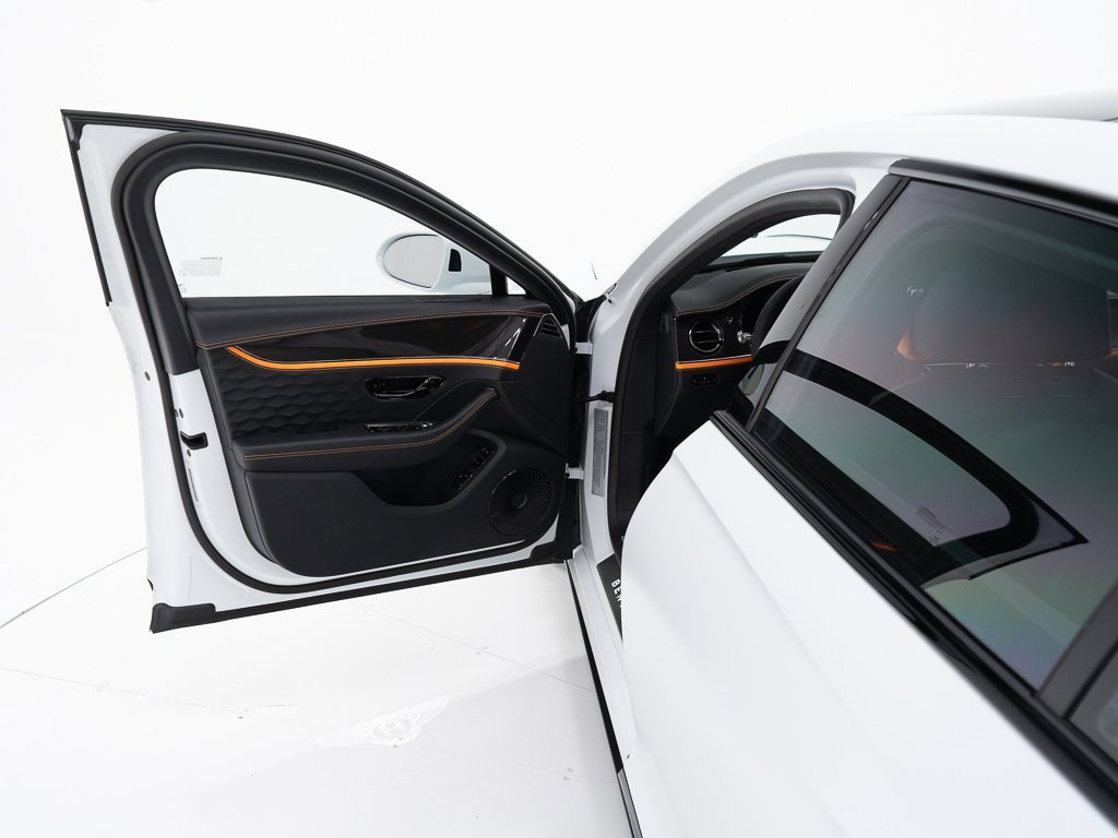 Used 2025 Bentley Flying Spur Plug-In Hybrid image 10