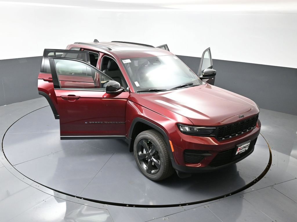 New 2025 Jeep Grand Cherokee Altitude w/ Trailer Tow Package image 47