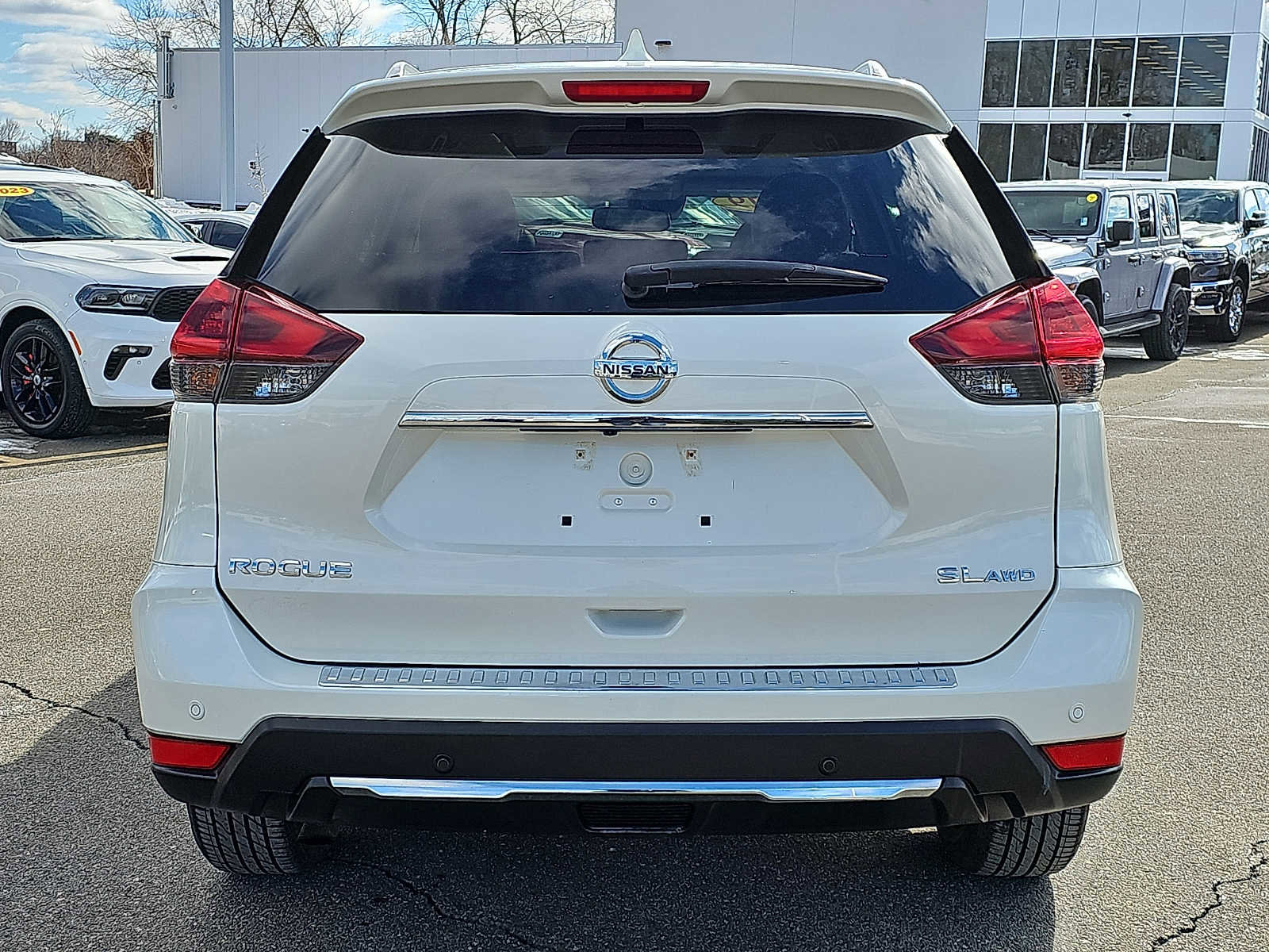 Used 2019 Nissan Rogue SL w/ Premium Package image 5
