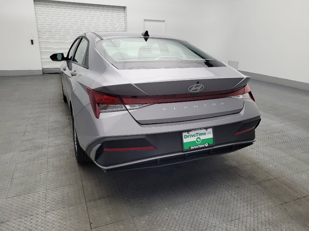 Used 2025 Hyundai Elantra SE image 6