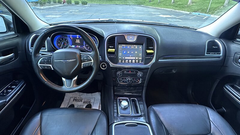 Used 2015 Chrysler 300 Limited RWD image 14