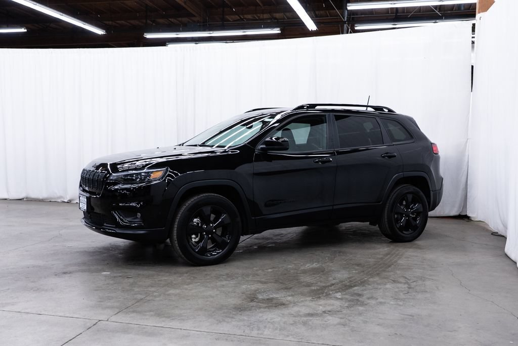 Used 2023 Jeep Cherokee Altitude Lux AWD/4WD image 3