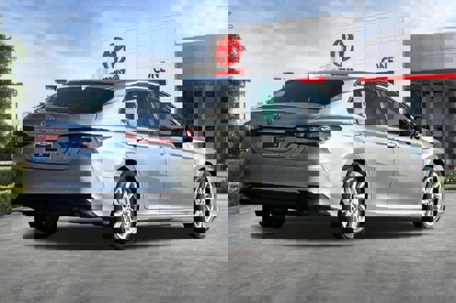 Used 2024 Toyota Camry LE image 5