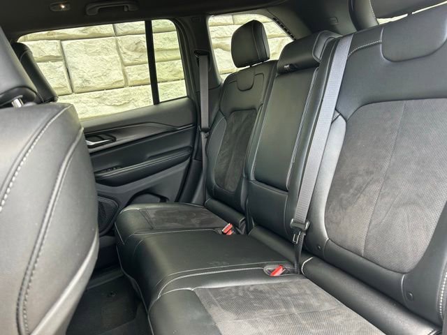 Certified 2024 Jeep Grand Cherokee Altitude AWD/4WD image 9