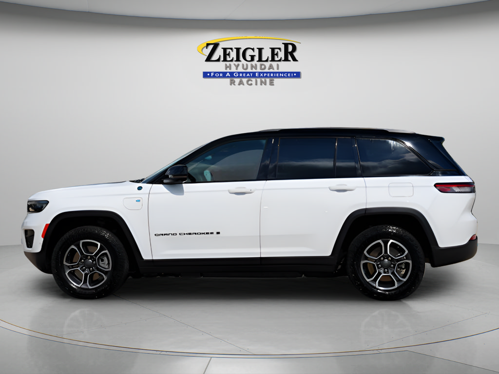 Used 2022 Jeep Grand Cherokee Trailhawk w/ Advanced Protech Group II AWD/4WD image 4