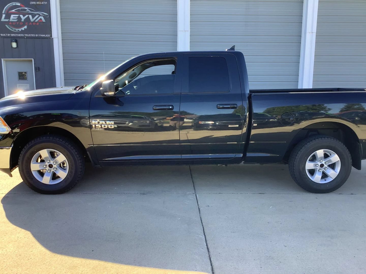 Used 2019 RAM 1500 Classic SLT w/ Luxury Group AWD/4WD image 5