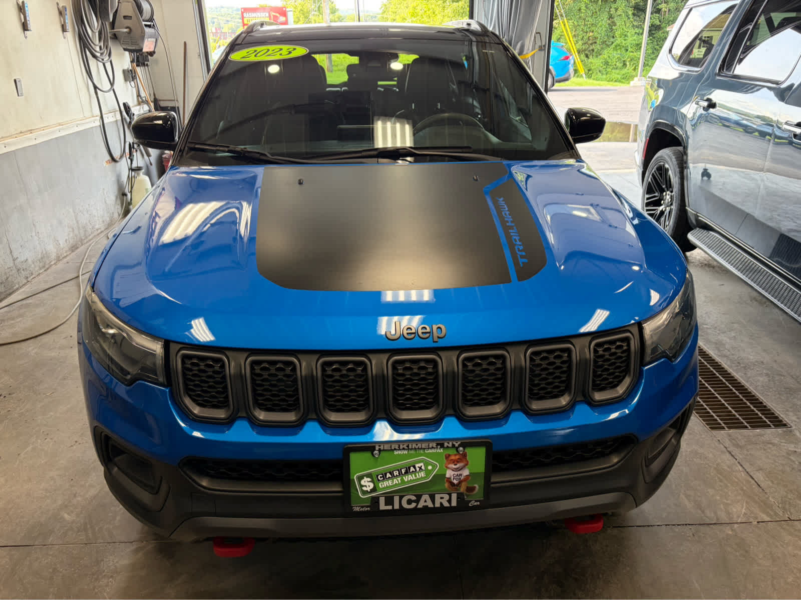 Used 2023 Jeep Compass Trailhawk w/ Trailhawk Elite Group AWD/4WD image 2