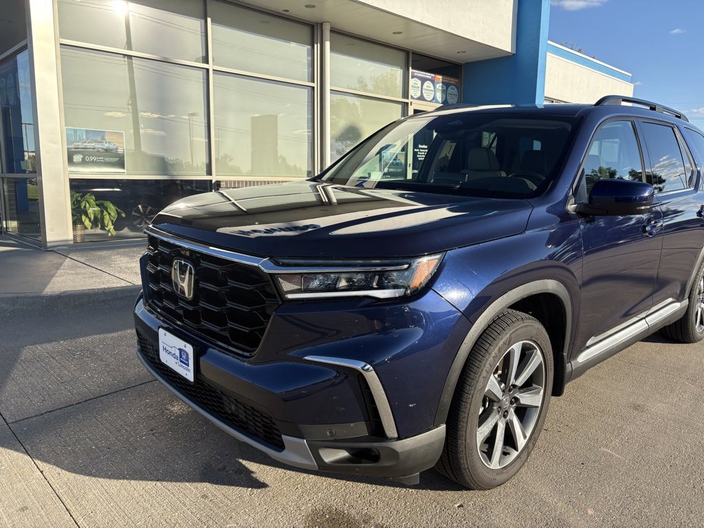 Used 2025 Honda Pilot Elite