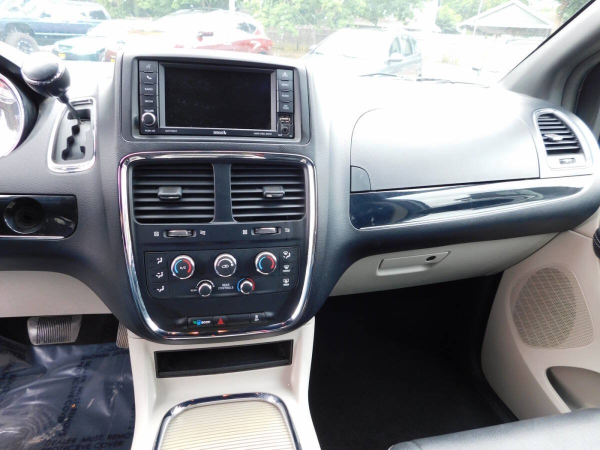 Used 2017 Dodge Grand Caravan SXT FWD image 9