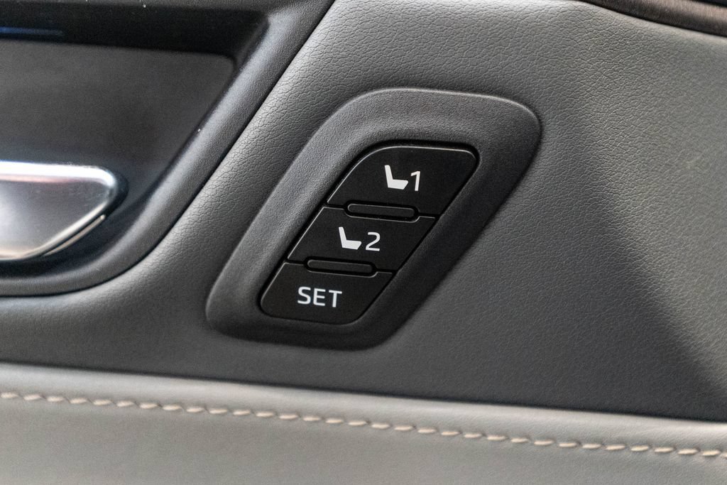 Used 2021 Toyota Venza XLE w/ Softex Package AWD/4WD image 23