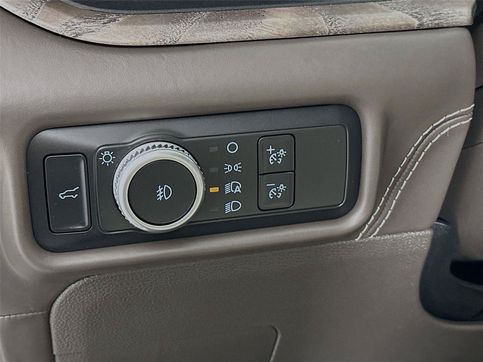 Used 2020 Ford Explorer Platinum w/ Premium Technology Package AWD/4WD image 14