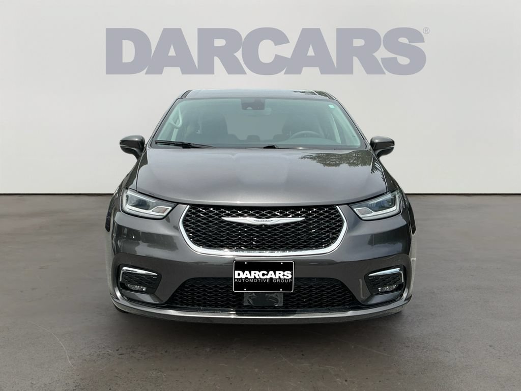 Used 2023 Chrysler Pacifica Touring-L FWD image 2