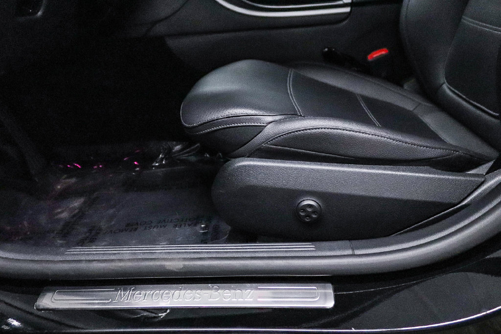 Used 2025 Mercedes-Benz C 300 4MATIC Sedan image 21