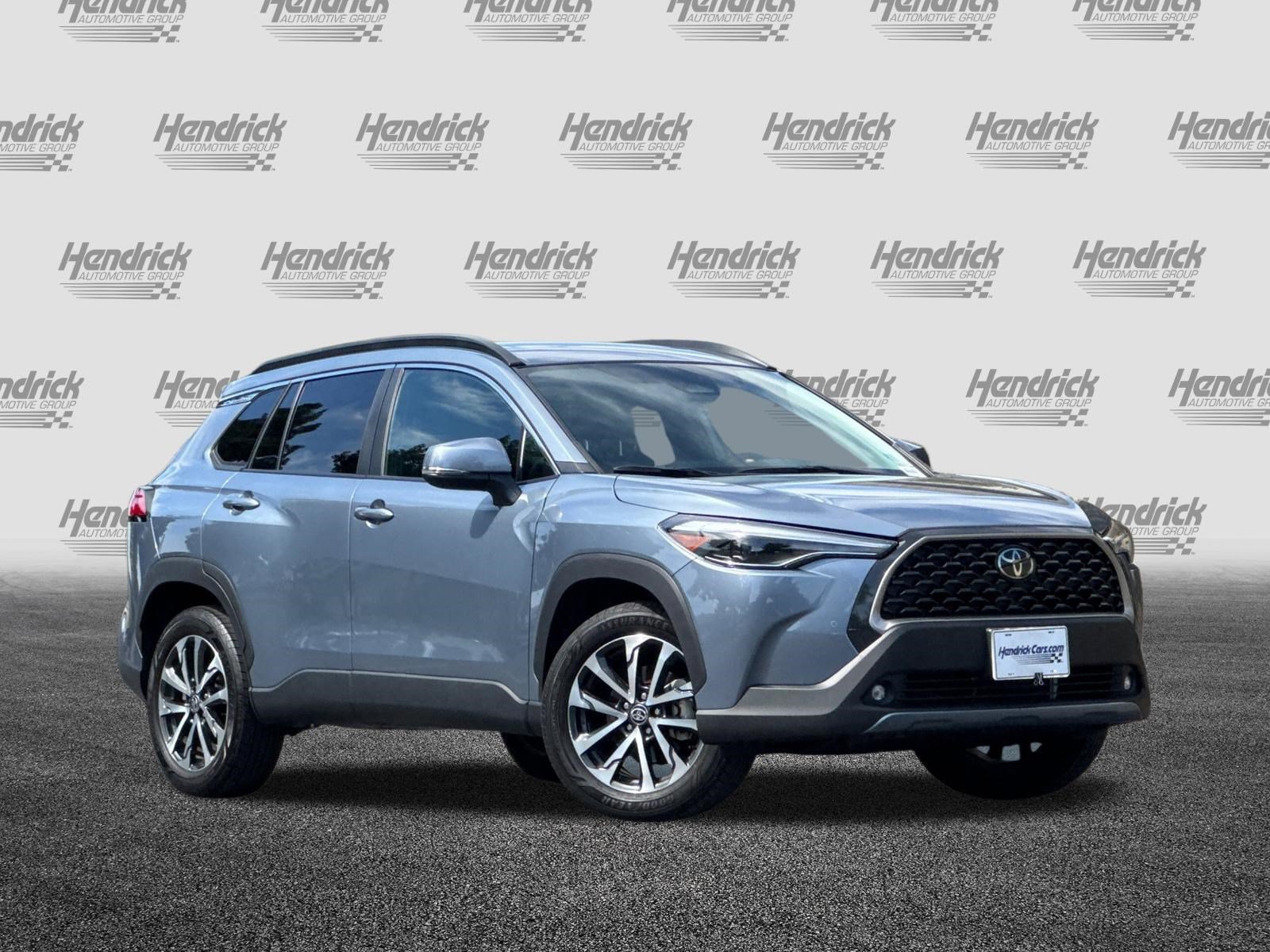 Used 2024 Toyota Corolla Cross XLE w/ Convenience Package AWD/4WD image 2