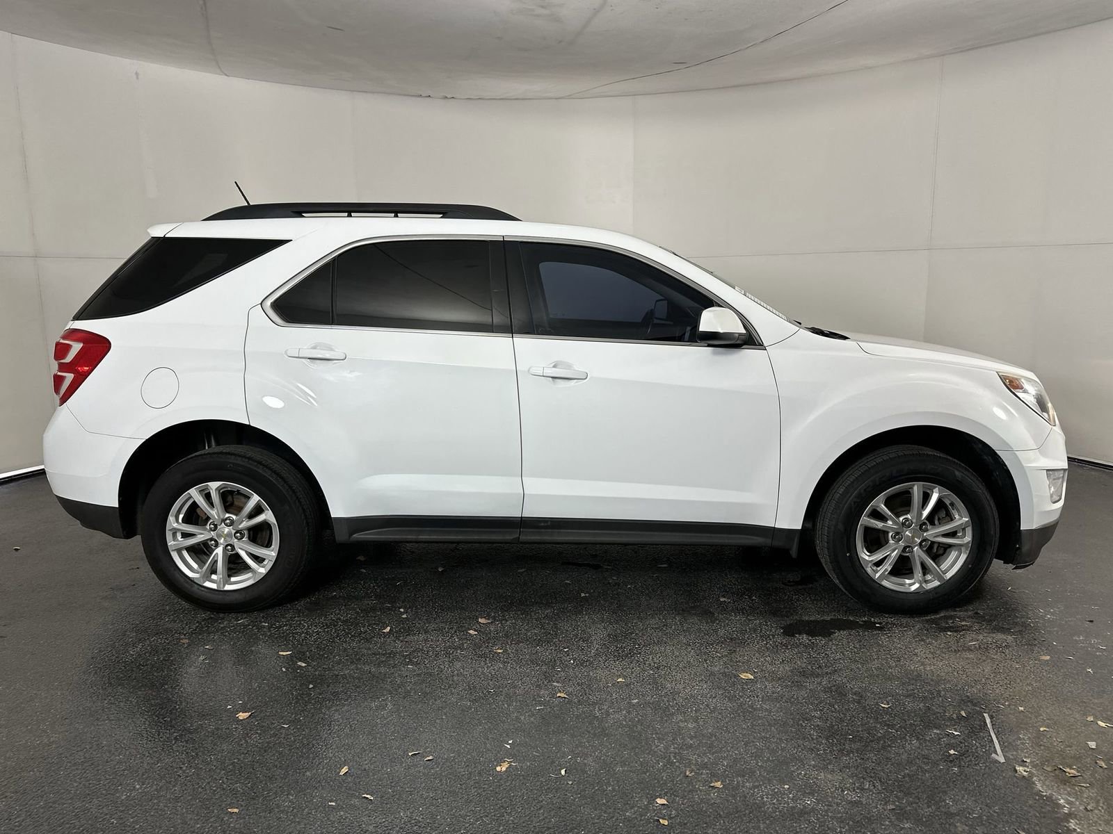 Used 2017 Chevrolet Equinox LT w/ Convenience Package FWD image 9