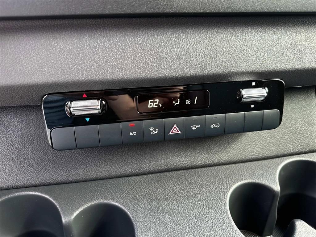 Used 2025 Mercedes-Benz Sprinter 2500 image 25