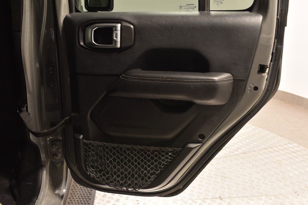 Used 2018 Jeep Wrangler Unlimited Sahara w/ Cold Weather Group image 30