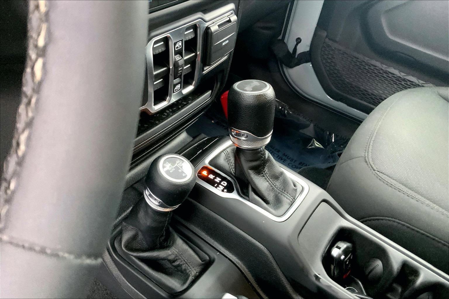 Used 2023 Jeep Wrangler Unlimited w/ Sun & Screen Package AWD/4WD image 13