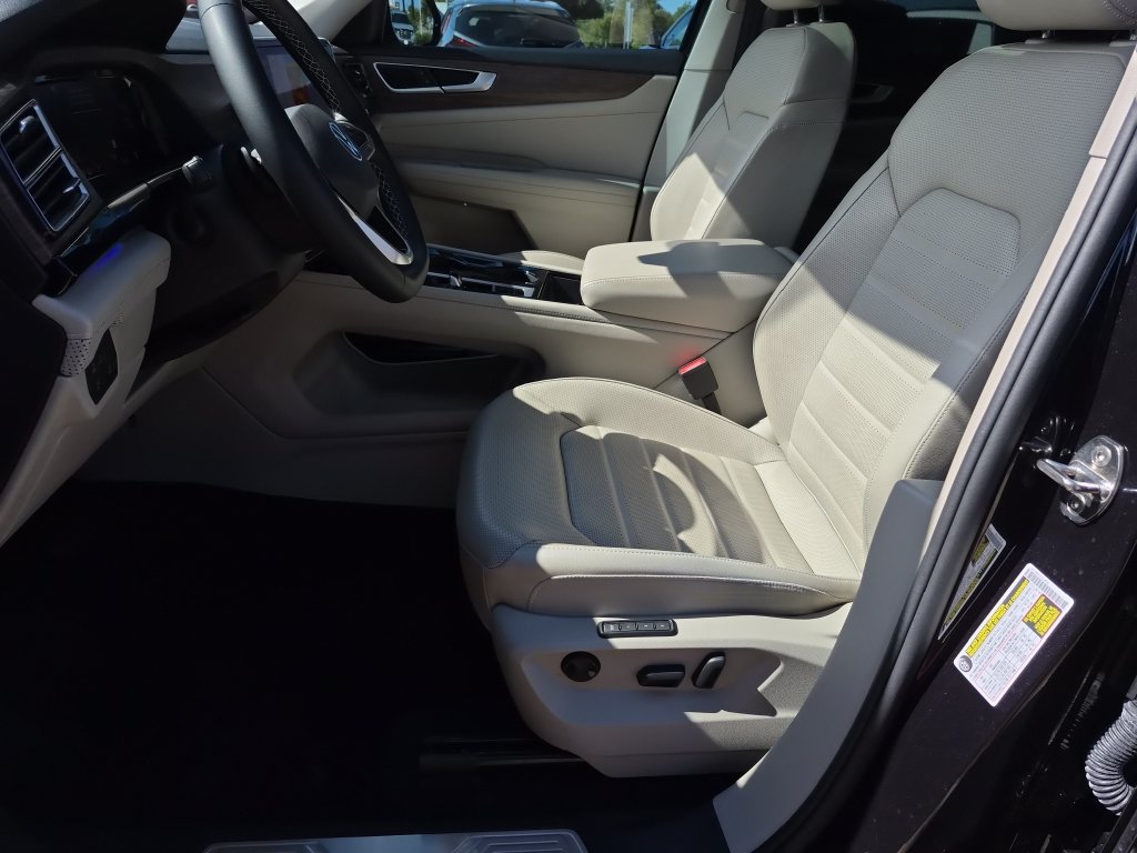 Used 2024 Volkswagen Atlas SEL AWD/4WD image 18
